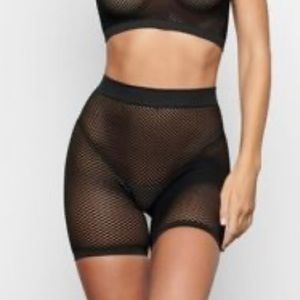 Skims Fishnet Short